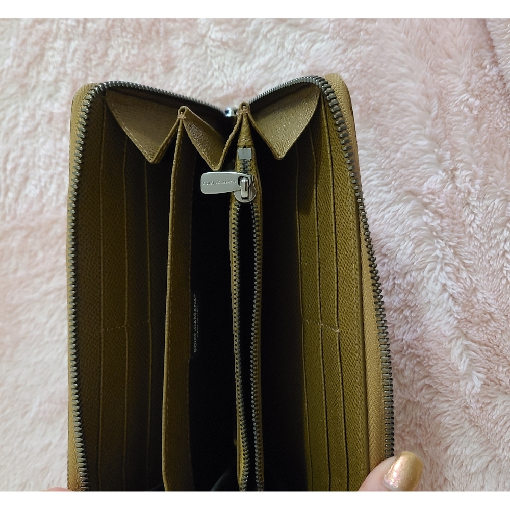 Authentic New Dolce & Gabbana Wallet - Picture 8 of 11